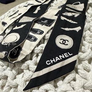 Chanel Twilly/Scarf